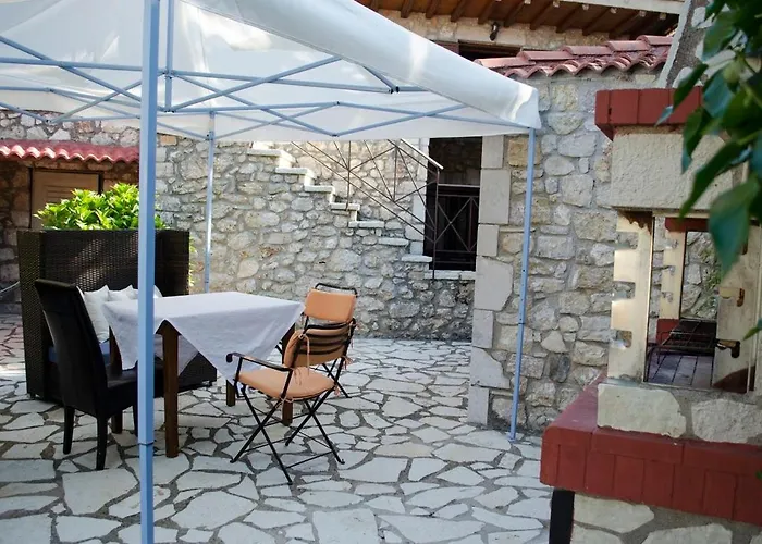 Guesthouse Stemnitsa بيت ضيافة 4*